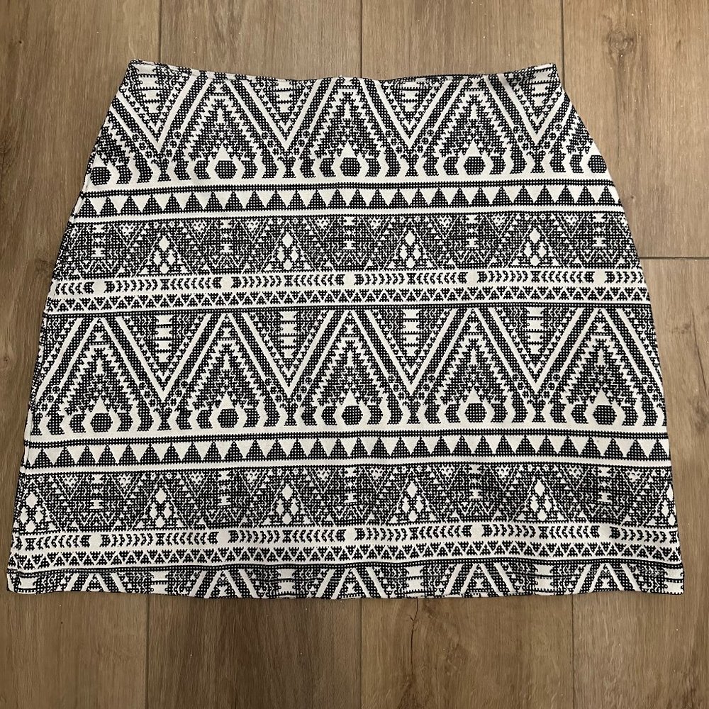 Women's Black/White Print Skirt L